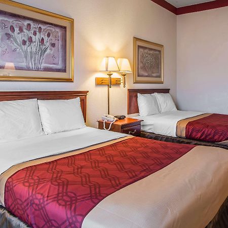 Econo Lodge Inn & Suites Маріанна Екстер'єр фото
