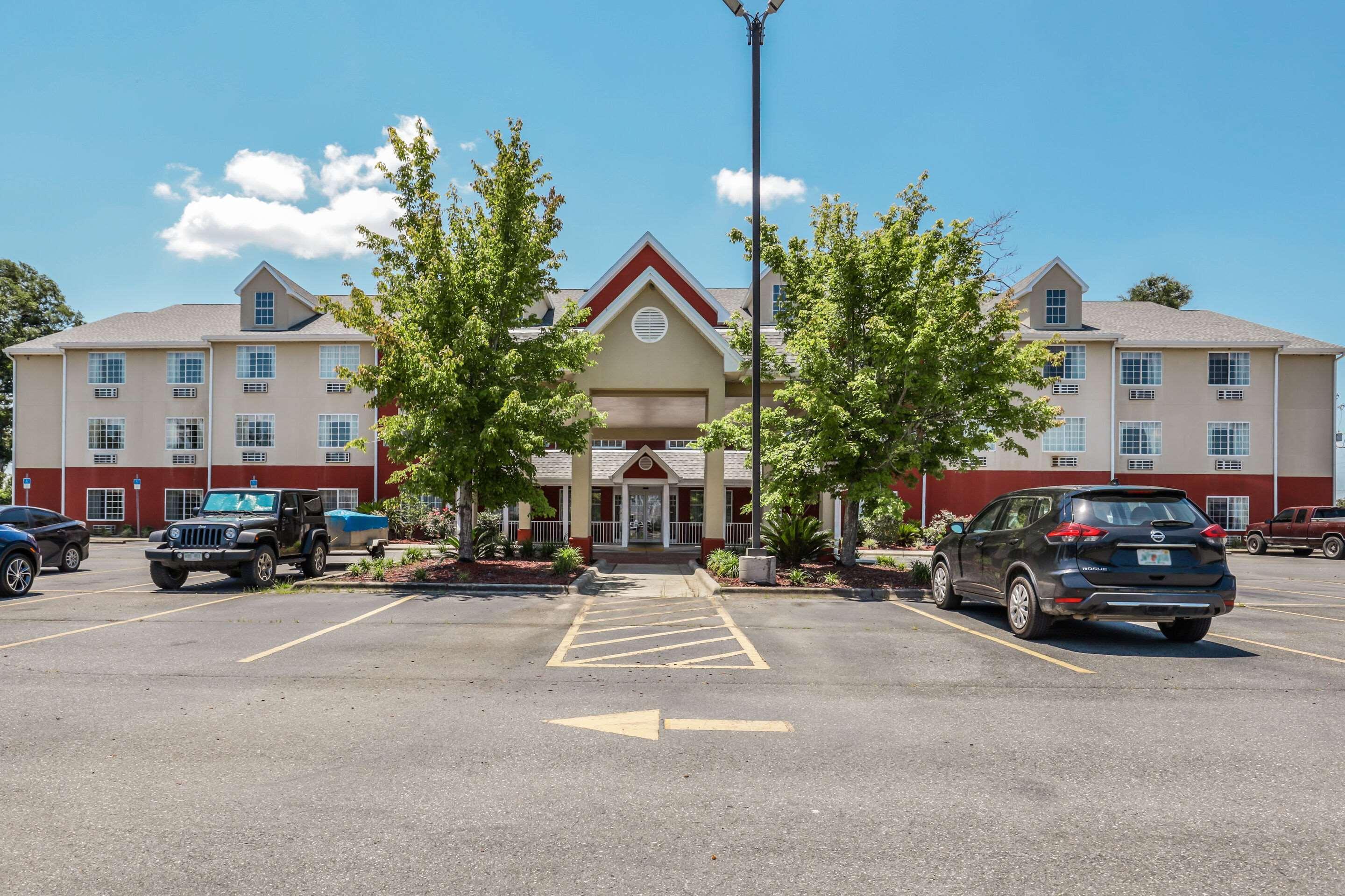Econo Lodge Inn & Suites Маріанна Екстер'єр фото