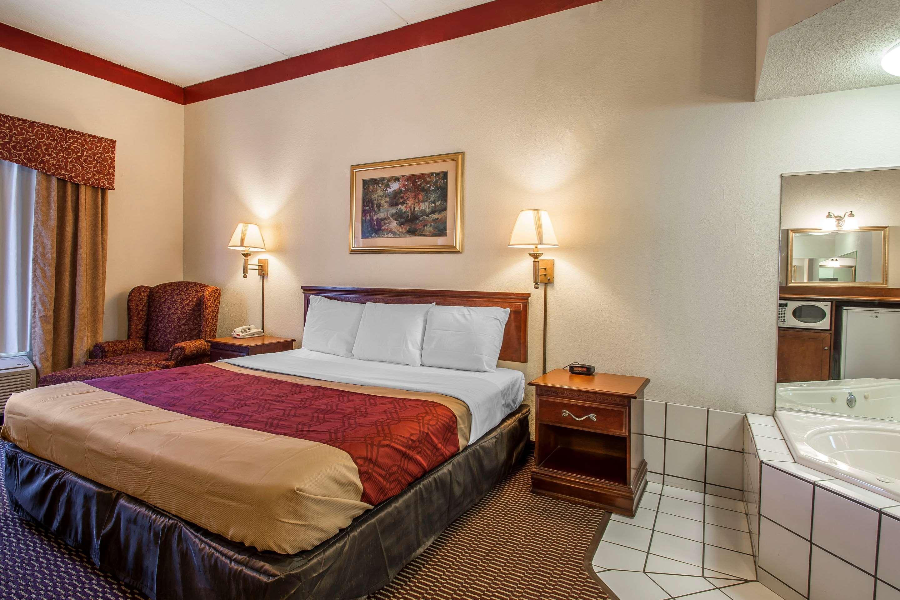 Econo Lodge Inn & Suites Маріанна Екстер'єр фото