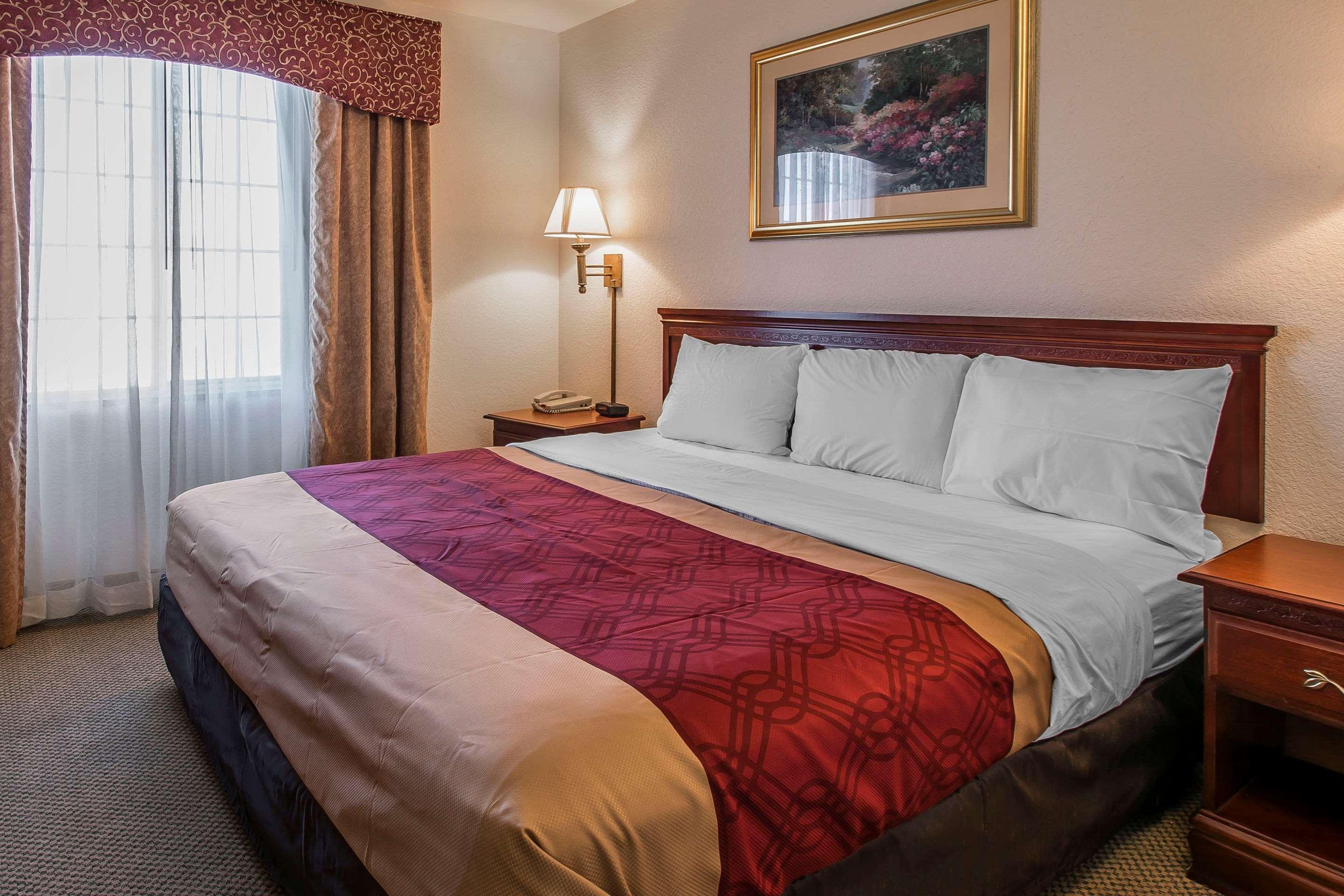 Econo Lodge Inn & Suites Маріанна Екстер'єр фото