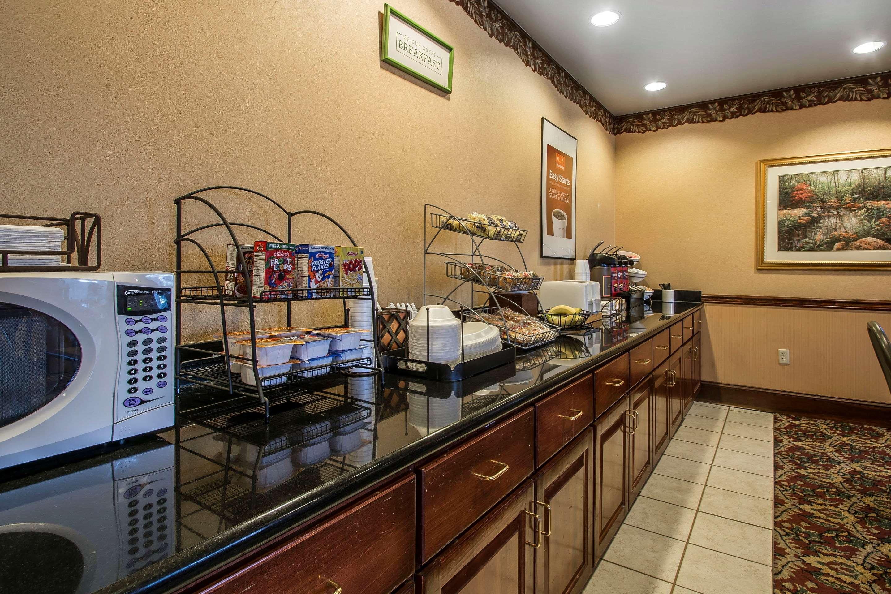 Econo Lodge Inn & Suites Маріанна Екстер'єр фото