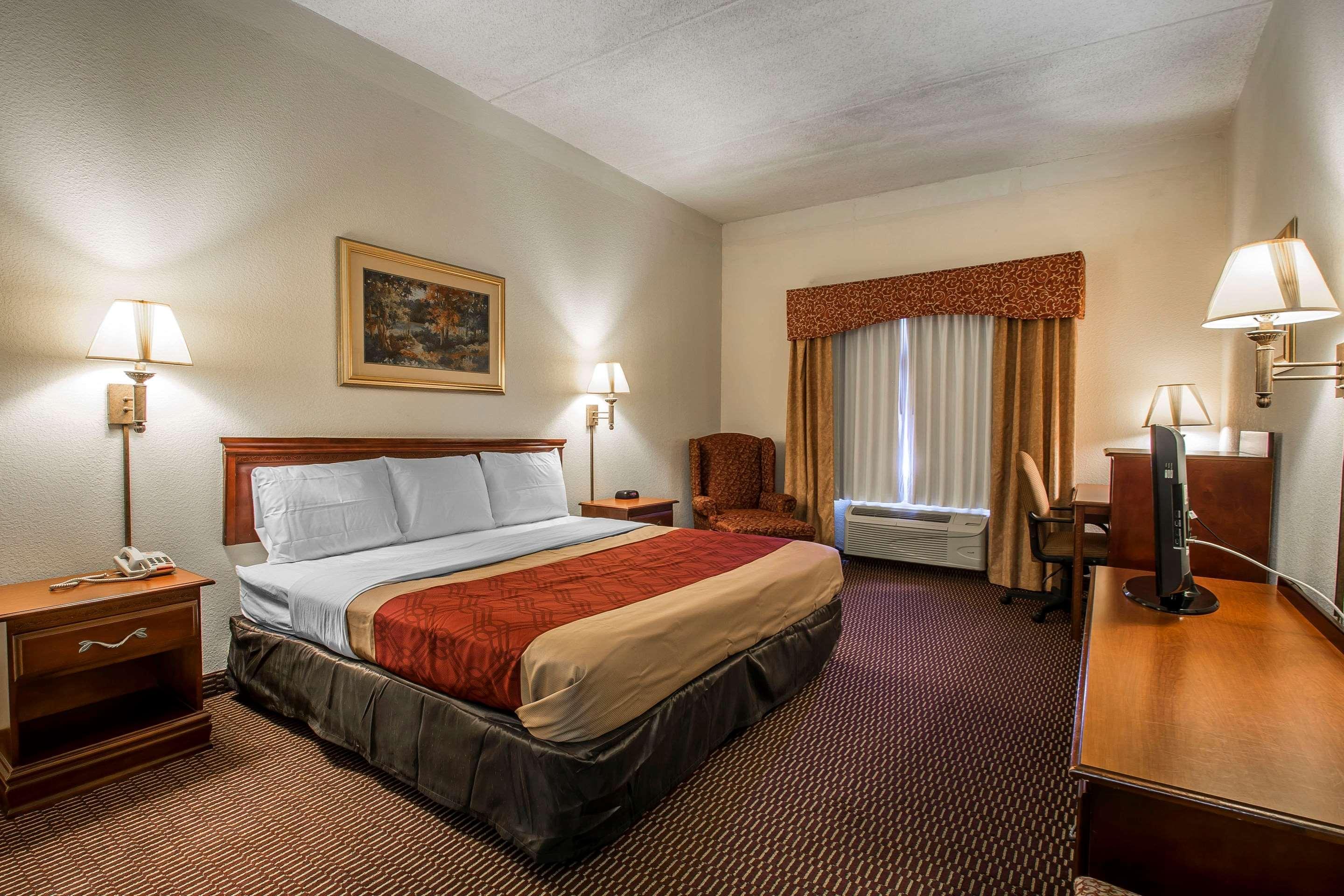 Econo Lodge Inn & Suites Маріанна Екстер'єр фото