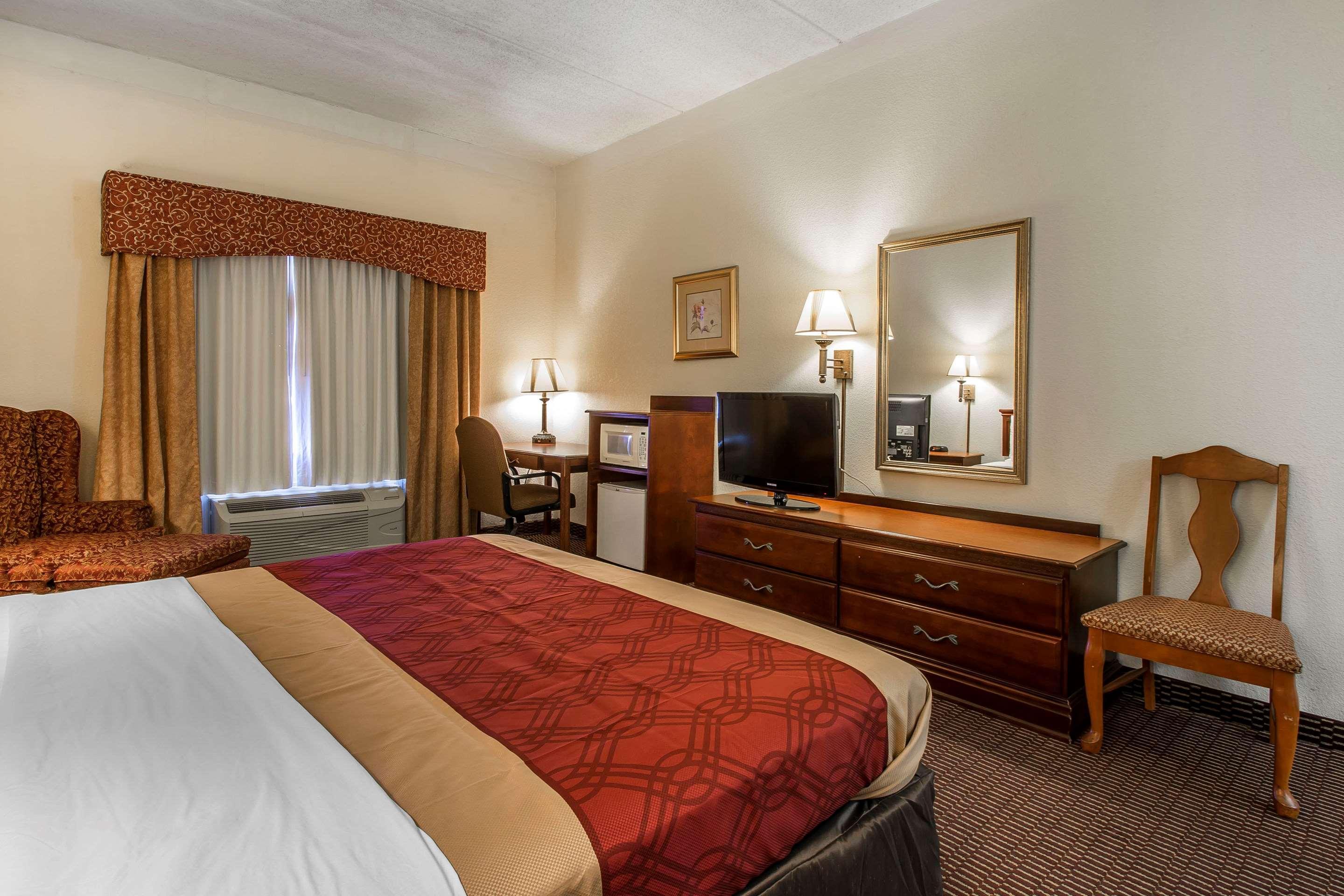 Econo Lodge Inn & Suites Маріанна Екстер'єр фото