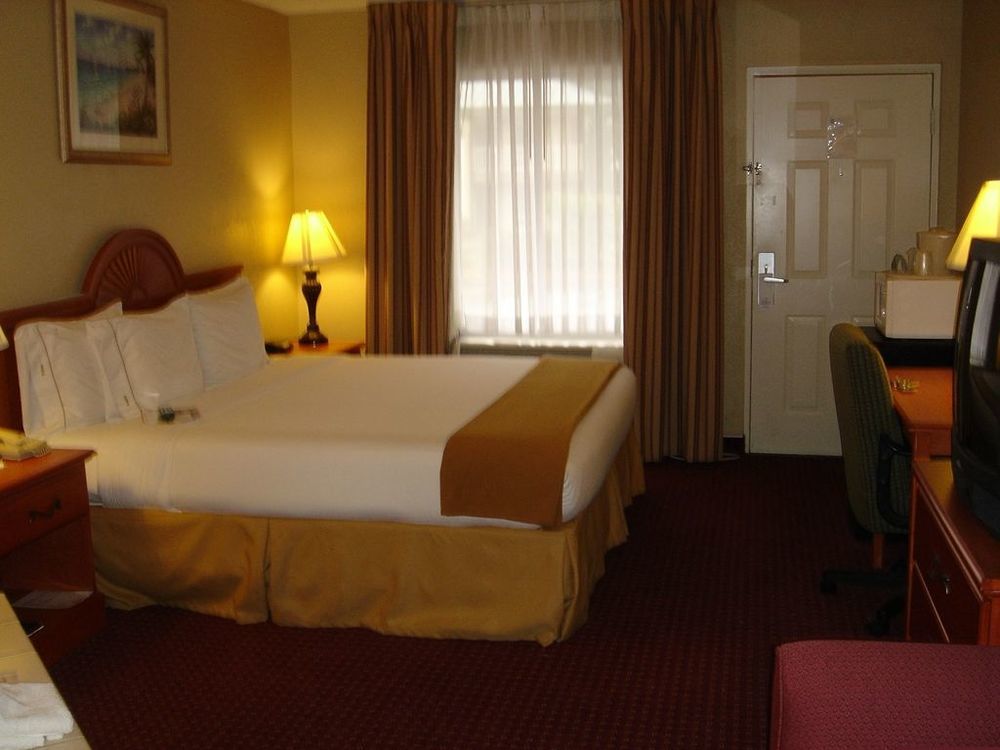 Econo Lodge Inn & Suites Маріанна Номер фото