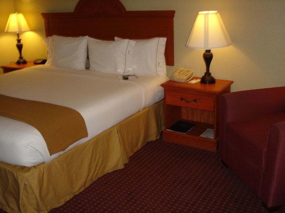 Econo Lodge Inn & Suites Маріанна Номер фото
