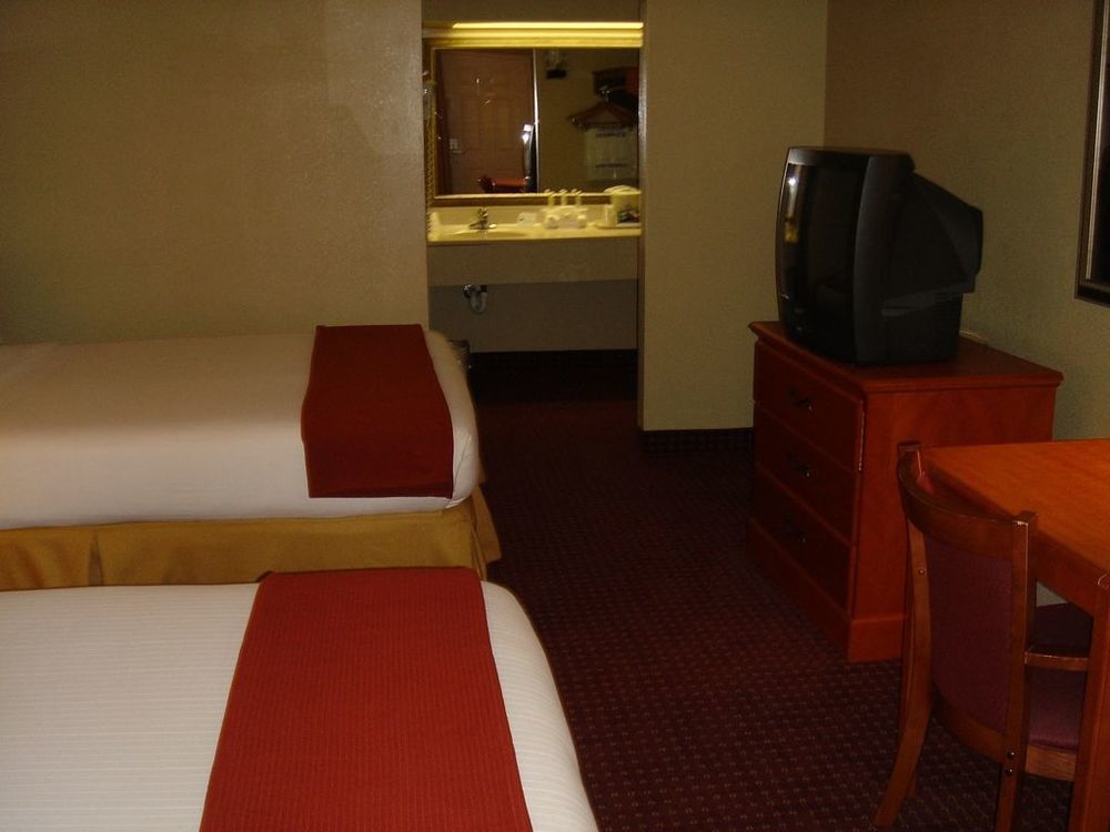 Econo Lodge Inn & Suites Маріанна Номер фото